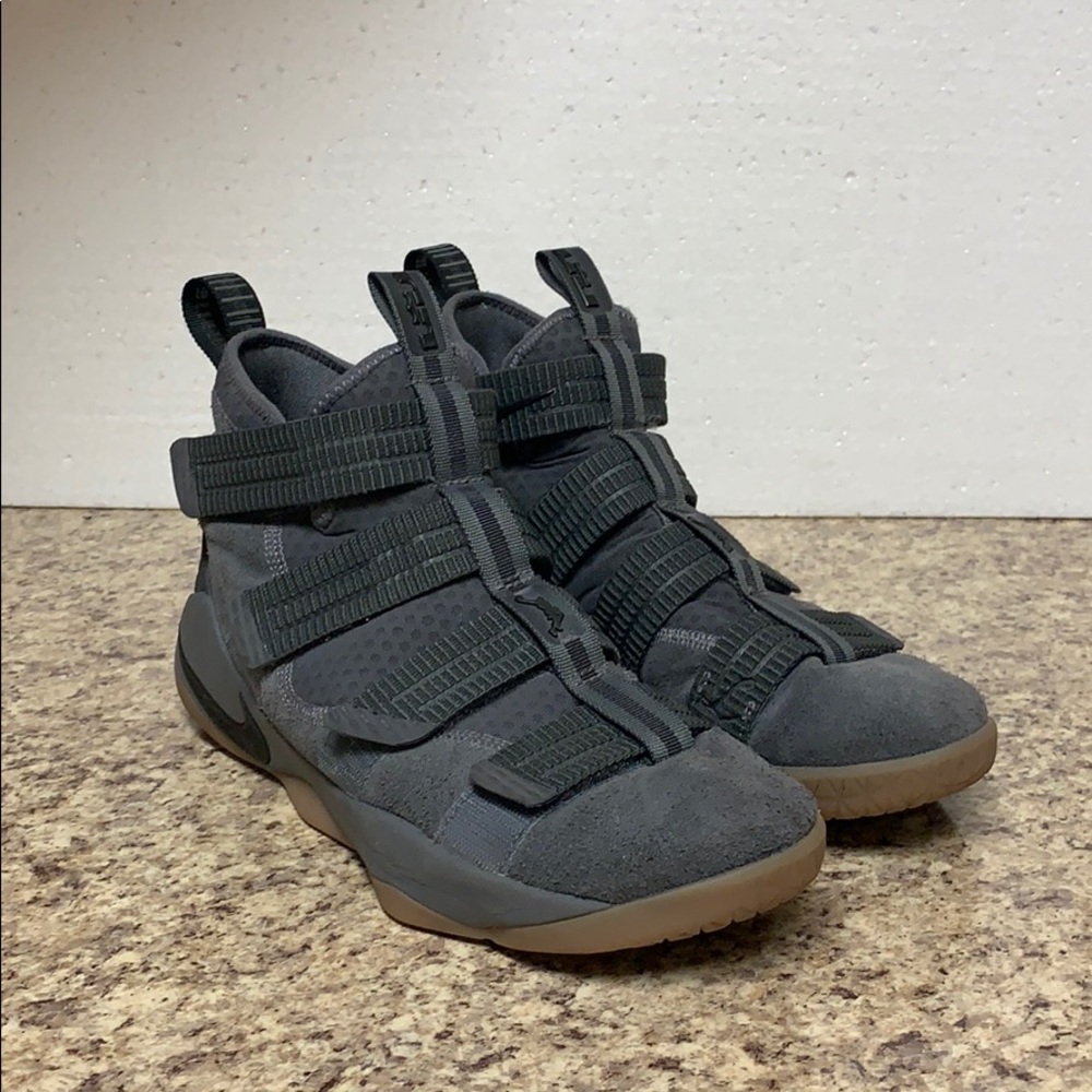 Nike LeBron Soldier 11